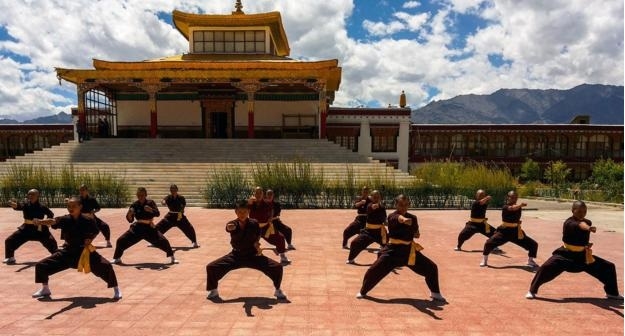 cac nu tu nepal dang tap luyen mon vo kung fu cua ly tieu long