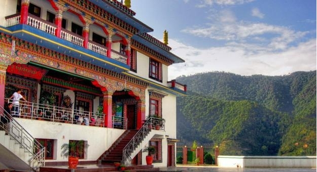 cac nu tu nepal dang tap luyen mon vo kung fu cua ly tieu long
