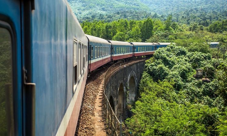 vong quanh the gioi tren 10 chuyen tau gia re