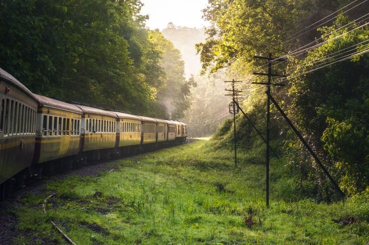 vong quanh the gioi tren 10 chuyen tau gia re