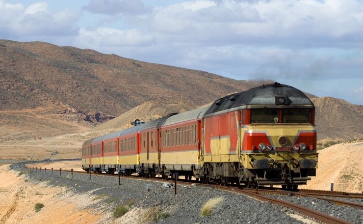 vong quanh the gioi tren 10 chuyen tau gia re