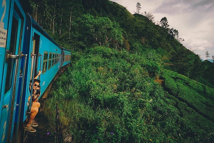 vong quanh the gioi tren 10 chuyen tau gia re