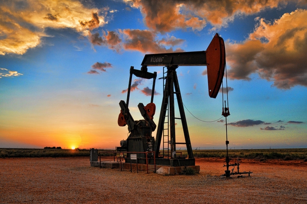 Giá xăng dầu hôm nay 18/11: Brent tụt về mức 90 USD/thùng