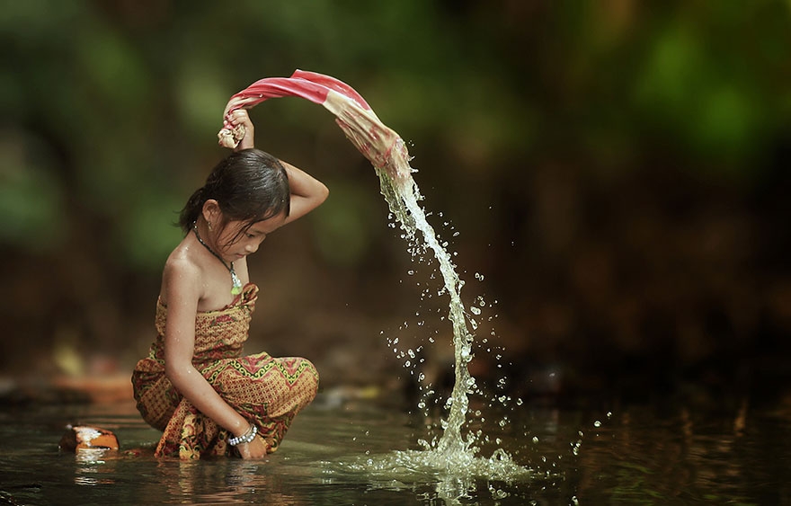 su moc mac gian di nguoi dan o ngoi lang indonesia qua nhung buc anh cua nguoi phuong tay