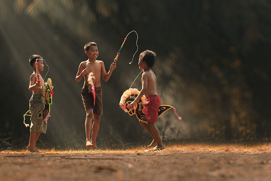 su moc mac gian di nguoi dan o ngoi lang indonesia qua nhung buc anh cua nguoi phuong tay