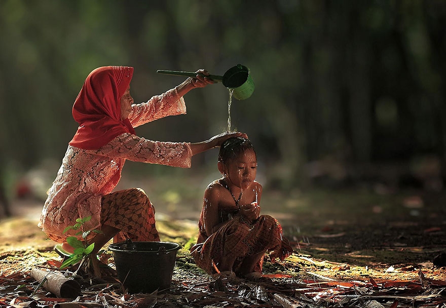 su moc mac gian di nguoi dan o ngoi lang indonesia qua nhung buc anh cua nguoi phuong tay