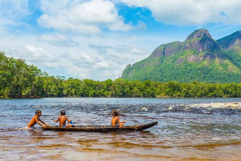 su that ve venezuela dang sau ten goi dat nuoc cua nhung hoa hau