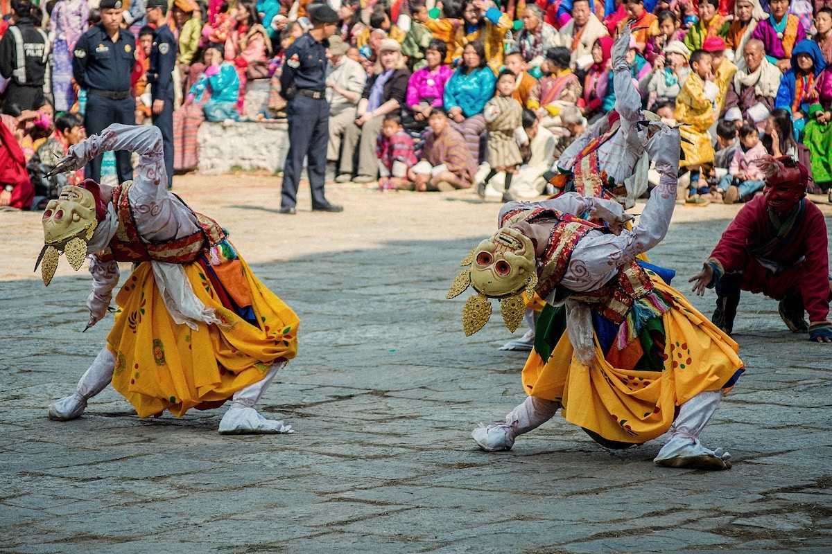 tim hieu van hoa truyen thong phong phu va le hoi linh thieng cua bhutan