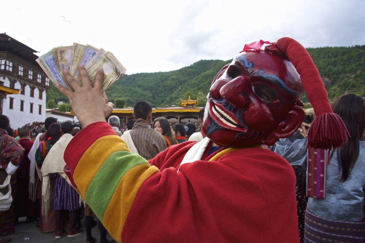 tim hieu van hoa truyen thong phong phu va le hoi linh thieng cua bhutan
