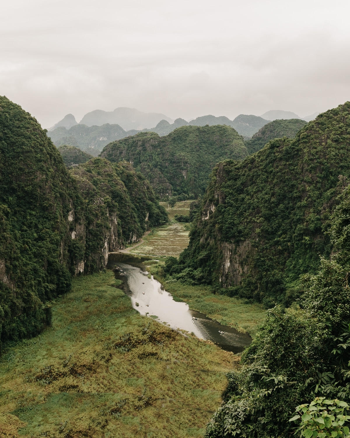 Cuộc sống đời thường bình dị ở miền bắc Việt Nam dưới con mắt thẩm mỹ của nhiếp ảnh gia Bỉ cuoc song doi thuong binh di o mien bac viet nam duoi con mat tham my cua nhiep anh gia bi