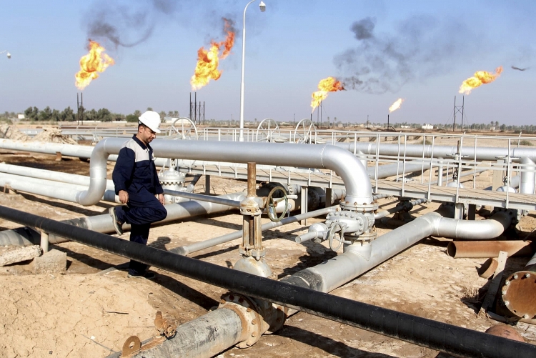 Iraq cắt giảm mạnh giá bán chính thức dầu thô tháng 10 cho châu Á