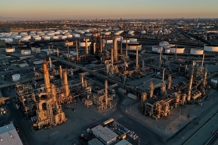 Goldman nâng dự báo giá dầu sau khi OPEC+ cắt giảm sản lượng