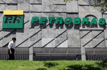 Petrobras sẽ duy trì giá xăng dầu cho đến khi có kết quả bầu cử Tổng thống