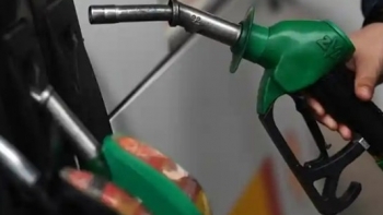 Giá xăng dầu ở Anh tăng sau khi OPEC quyết định cắt giảm sản lượng