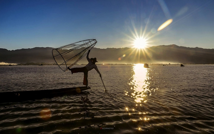 Cuộc sống yên bình của người dân trên hồ Inle, Myanmar Cuộc sống yên bình của người dân trên hồ Inle, Myanmar