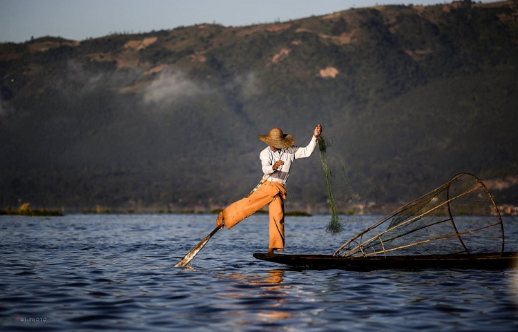 Cuộc sống yên bình của người dân trên hồ Inle, Myanmar Cuộc sống yên bình của người dân trên hồ Inle, Myanmar