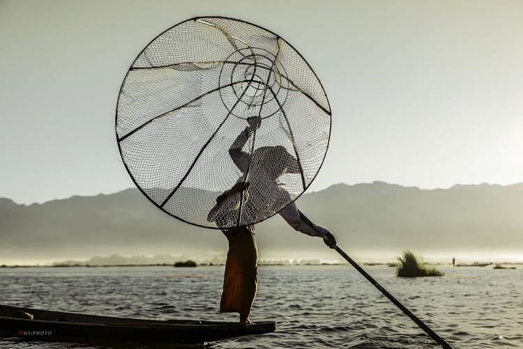 Cuộc sống yên bình của người dân trên hồ Inle, Myanmar Cuộc sống yên bình của người dân trên hồ Inle, Myanmar