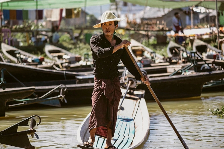 Cuộc sống yên bình của người dân trên hồ Inle, Myanmar Cuộc sống yên bình của người dân trên hồ Inle, Myanmar