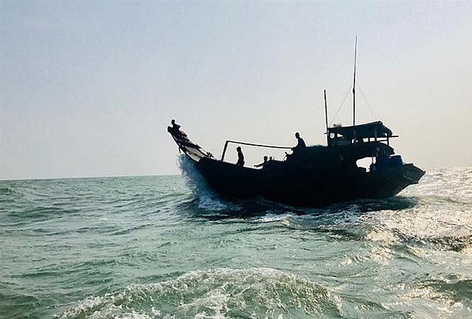 Dự báo thời tiết hôm nay ngày 3/11: Biển Đông mưa bão, giật cấp 8-9