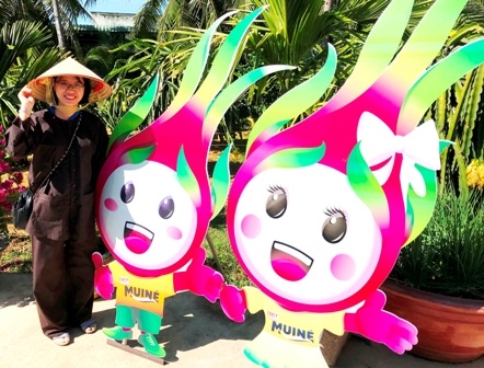 Thú vị tour tham quan vườn thanh long Phú Mỹ