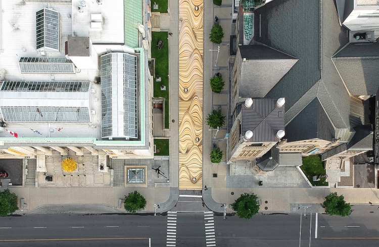 “Sa mạc cát uốn lượn” - Nghệ thuật đường phố ở Montreal