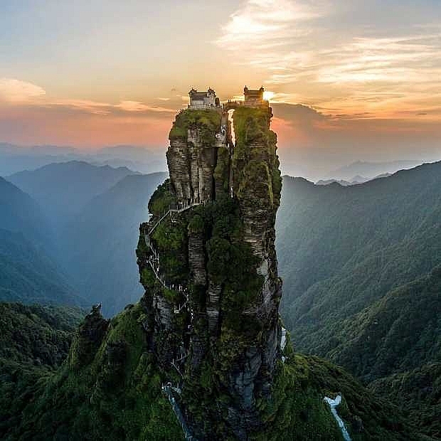 Ngôi chùa nhỏ trên đỉnh núi Fanjing linh thiêng của Trung Quốc