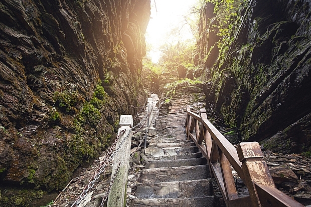 Ngôi chùa nhỏ trên đỉnh núi Fanjing linh thiêng của Trung Quốc