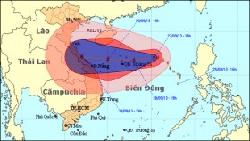 Gặp siêu bão, tàu Trung Quốc bị chìm tại Biển Đông