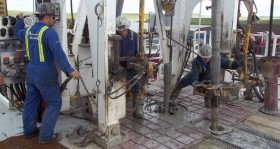 ExxonMobil thâu tóm công ty dầu khí của Canada
