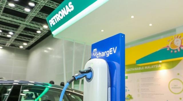 petronas se lap dat 100 tram sac xe dien o malaysia vao nam 2018