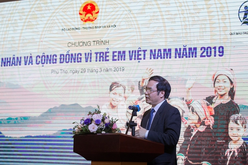 Xuất hiện đôi rồng bằng cam Cao Phong tại đền Hùng le dang huong den hung xuat hien doi rong lon nhat viet nam duoc sang tao bang cam cao phong