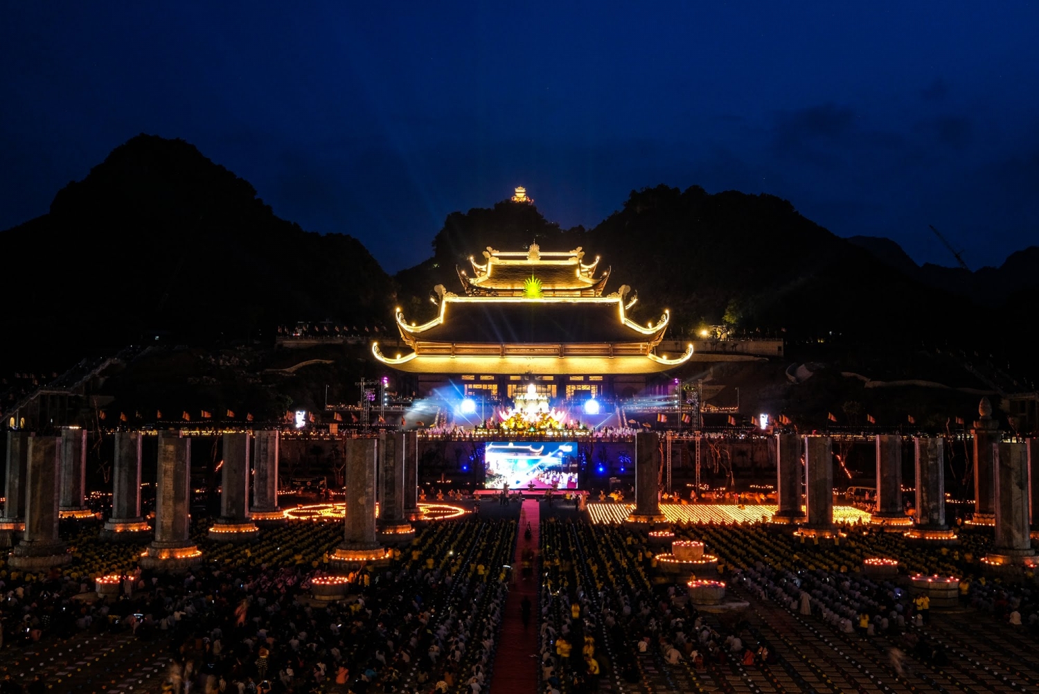 le hoi hoa dang cau nguyen the gioi hoa binh tai dai le lien hop quoc vesak 2019