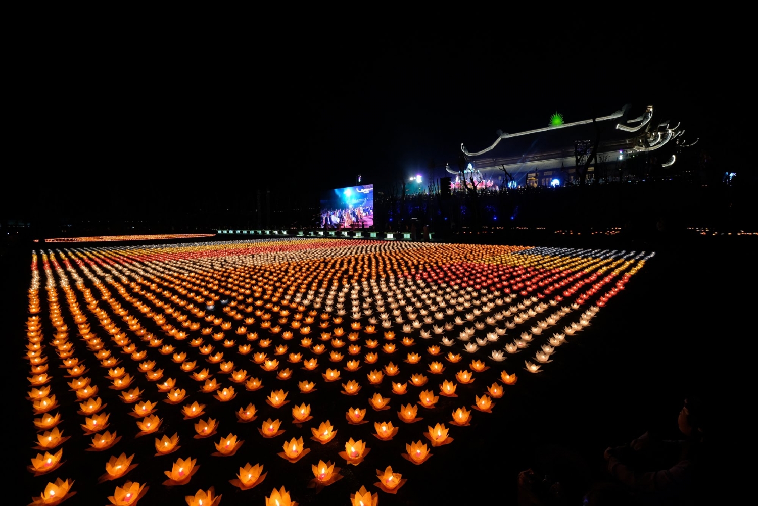 le hoi hoa dang cau nguyen the gioi hoa binh tai dai le lien hop quoc vesak 2019