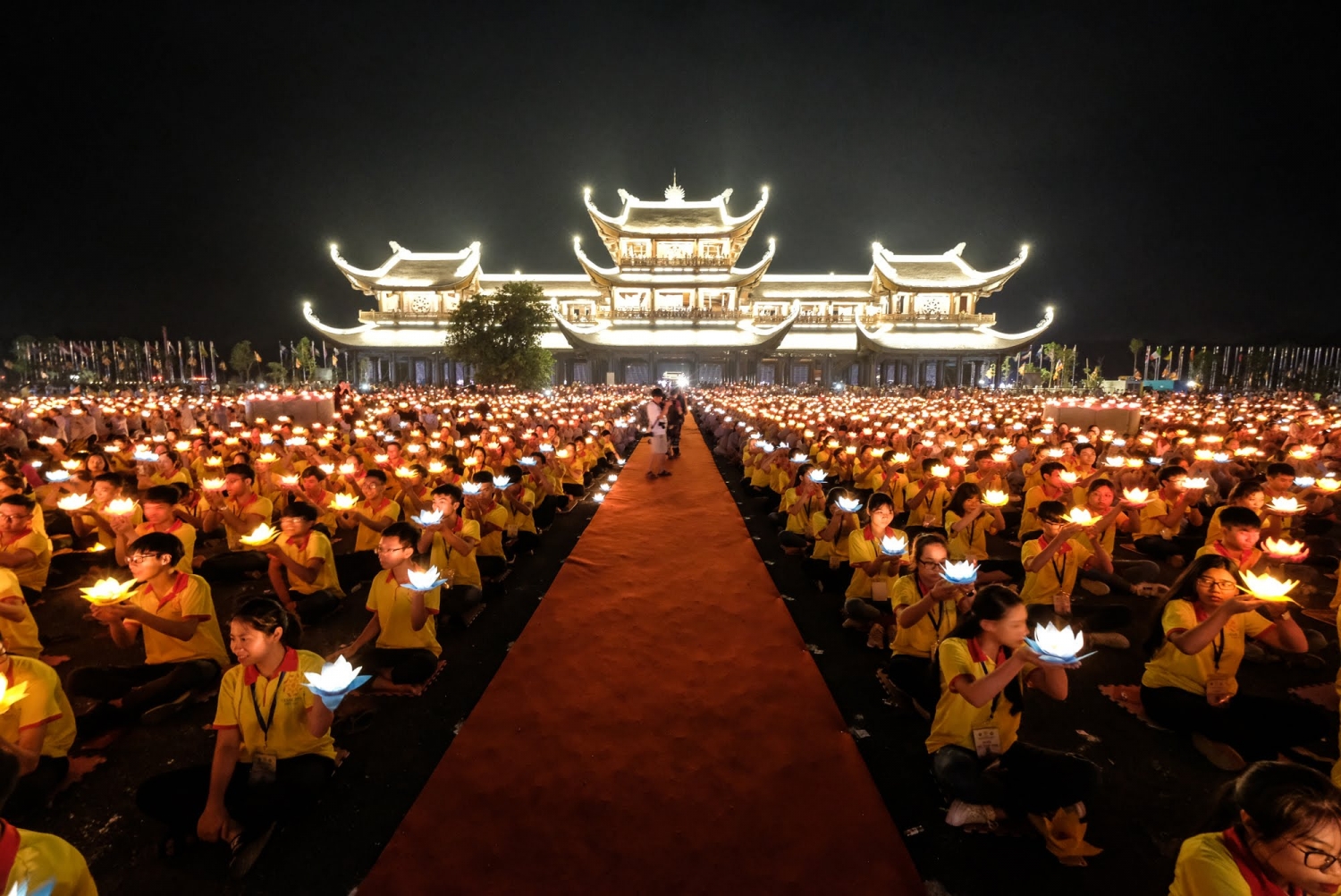 le hoi hoa dang cau nguyen the gioi hoa binh tai dai le lien hop quoc vesak 2019