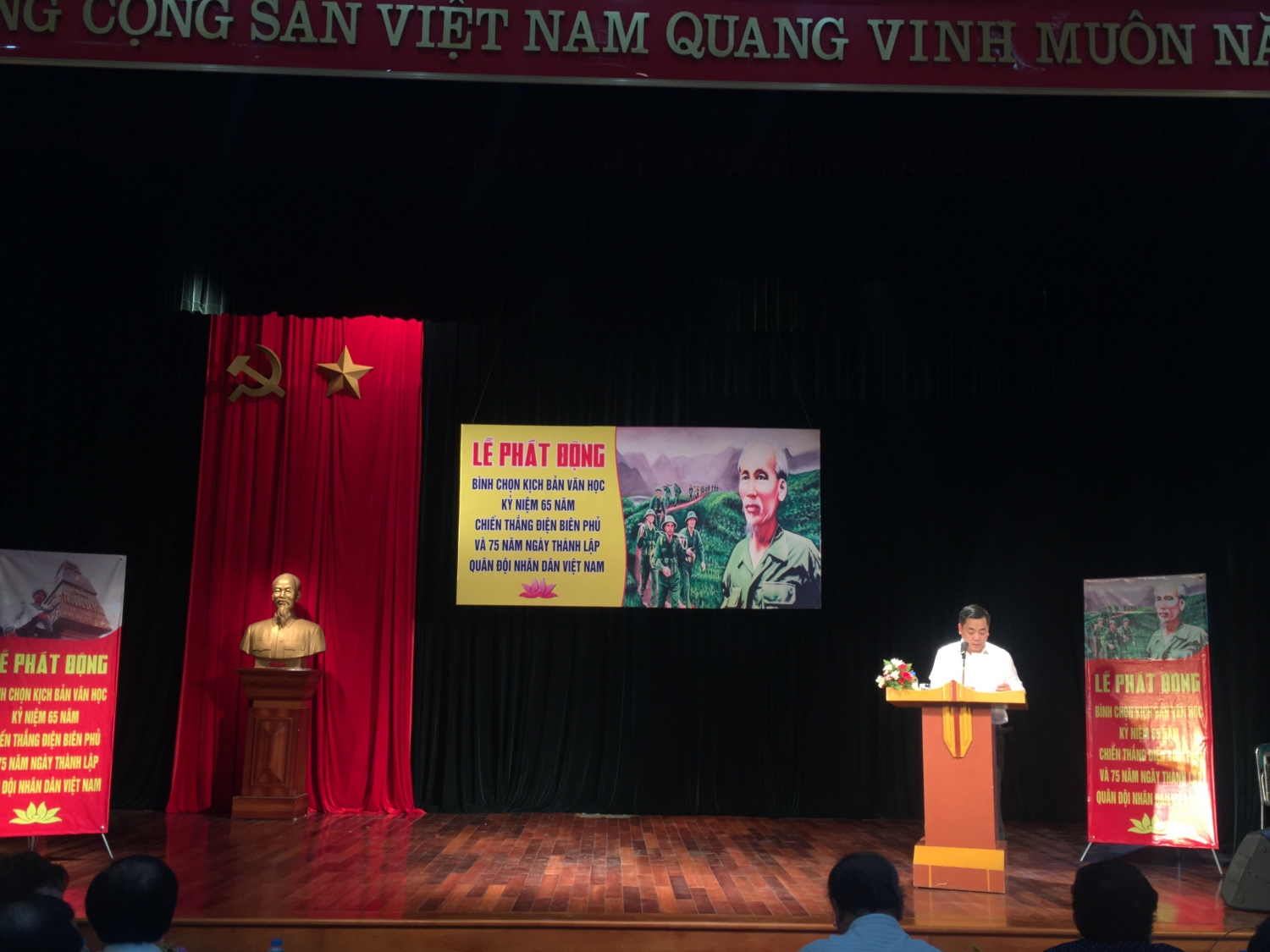 le phat dong binh chon kich ban van hoc nhin ve nhung thang nam lich su