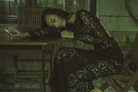 Khi môi giai nhân nhuốm màu khói thuốc