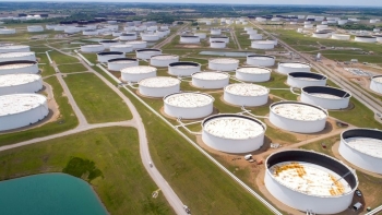 Giá dầu thô quay đầu tăng, Brent vượt mốc 80 USD/thùng