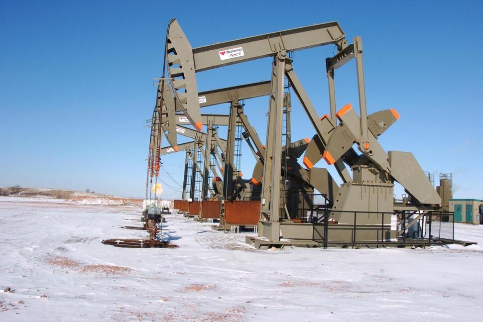 Giá dầu tăng 3%, lên mức cao nhất trong 7 năm do nguồn cung khan hiếm và vấn đề Ukraine