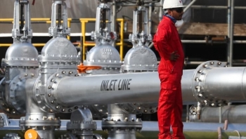 Giá dầu thô giảm mạnh, Brent tụt về mức 82,86 USD/thùng