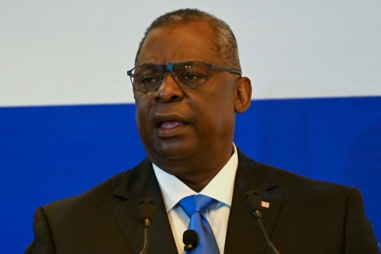 Bộ trưởng Quốc phòng Mỹ Austin thăm Singapore, bác bỏ yêu sách của Trung Quốc ở Biển Đông Bộ trưởng Quốc phòng Mỹ Austin thăm Singapore, bác bỏ yêu sách của Trung Quốc ở Biển Đông