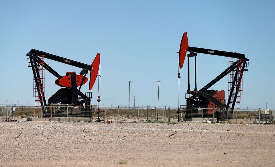 Brent giữ trên 100 USD trong sự giằng co giữa nguồn cung thắt chặt và lo ngại suy thoái