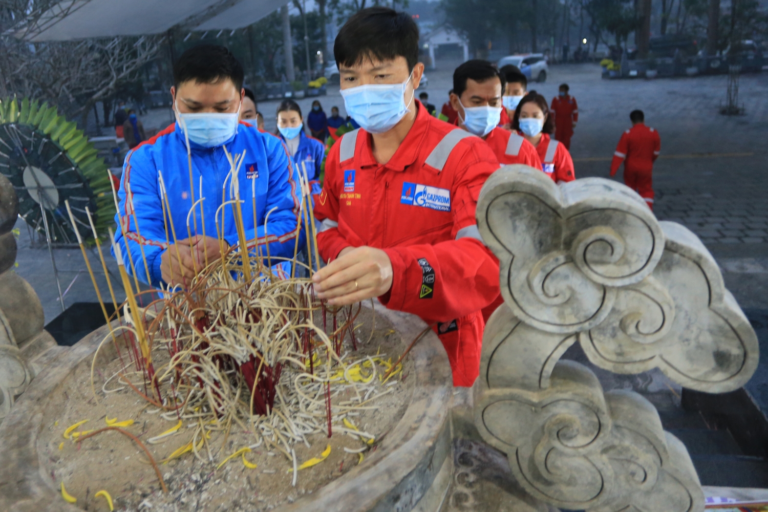Người Dầu khí và vùng biên giới phía Bắc
