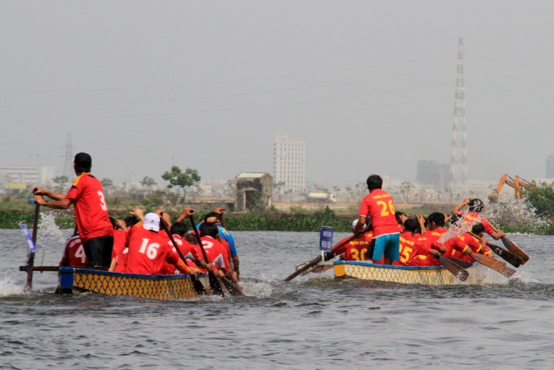 nao nuc xem dua thuyen tai le hoi quan the am da nang