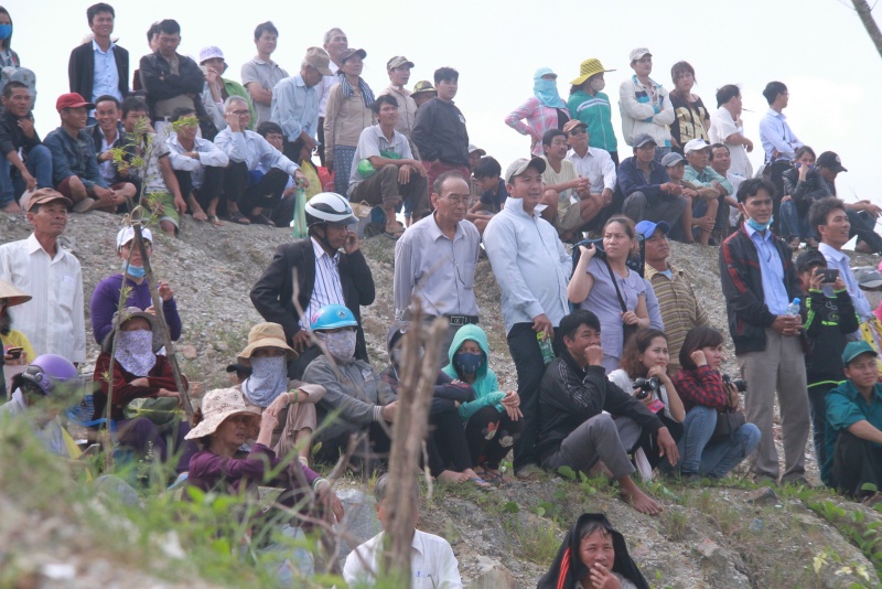 nao nuc xem dua thuyen tai le hoi quan the am da nang
