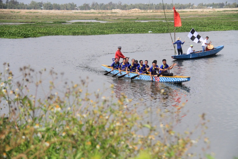 nao nuc xem dua thuyen tai le hoi quan the am da nang