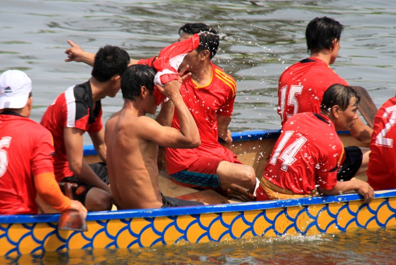 nao nuc xem dua thuyen tai le hoi quan the am da nang