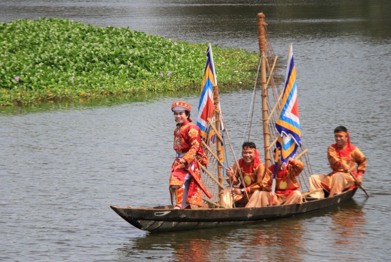 nao nuc xem dua thuyen tai le hoi quan the am da nang