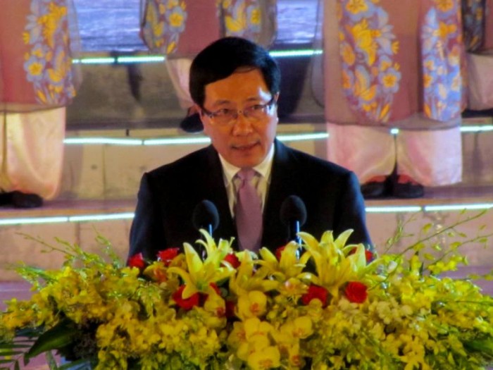 Hàng ngàn người đội mưa xem khai mạc Festival Huế 2016 ngan nguoi doi mua xem khai mac festival hue 2016