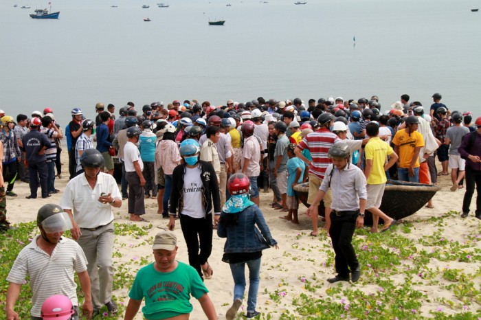 da nang cuu ho ca heo dat vao bo