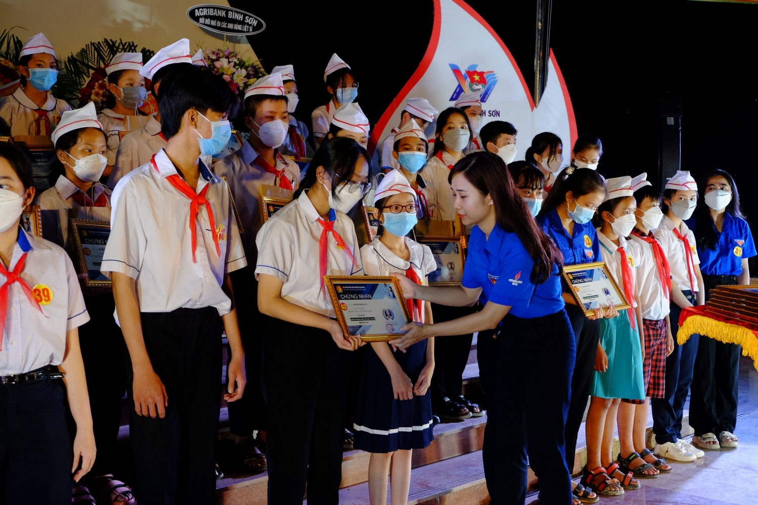 Tuổi trẻ BSR tham gia thắp nến tri ân các anh hùng, liệt sĩ